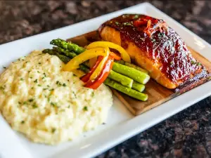 Riverfront Grille and Lounge