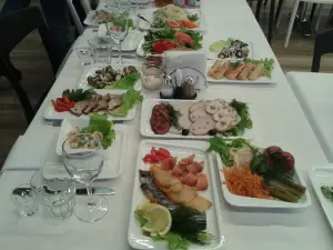 Dining "Kukuruzza"