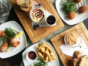 SAVEUR Restaurant