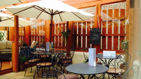 Cafe Des Amis in Morpeth