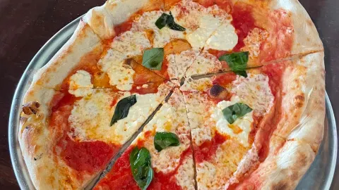 Pizzeria Seven Twelve in โอเรม