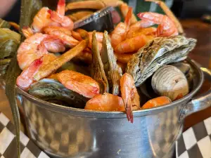 Steamers Restaurant & Sports Bar