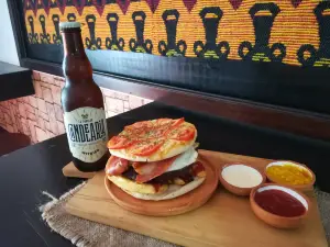 Los Pinchudos Sangucheria Gourmet