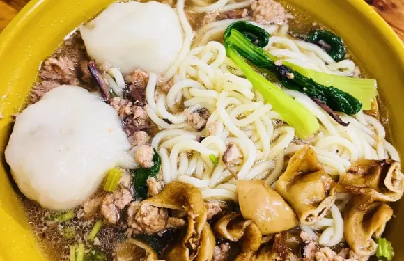 秋師傅魚丸肉菜麵館(東海沃尓沃世家店)