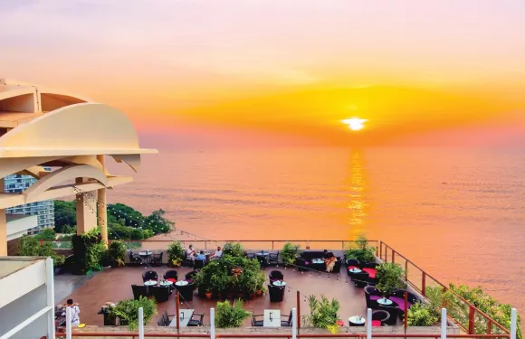 Rum Jungle Rooftop bar at Centara Grand Mirage Beach Resort Pattaya