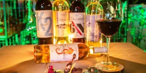 Parea Restaurant & Bar