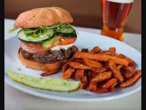 Mad Moe's Sports Pub & Grill