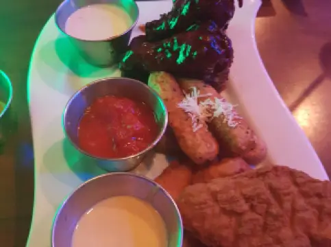 Toppers Restaurant & Bar