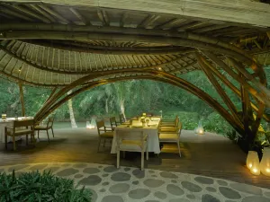 Kubu RESTAURANT