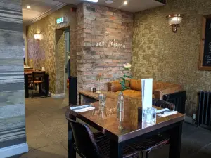 Lil's Bar and Bistro