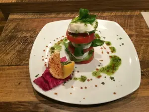 La Bistro Mediterranean Kitchen