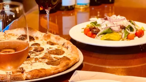 Max's Italian Restaurant & Pizzeria in 斬魔山