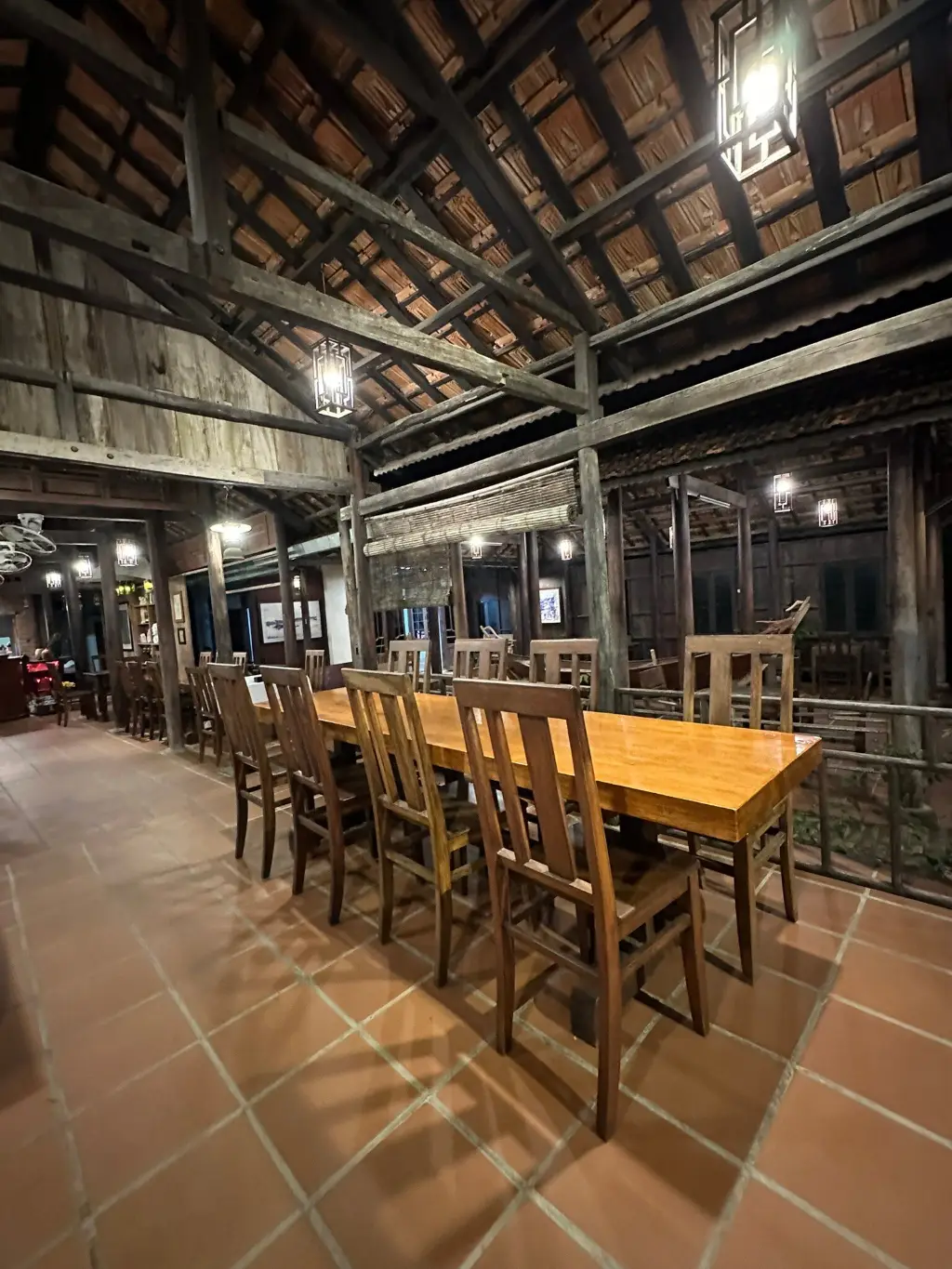 Moc Restaurant & Cafe