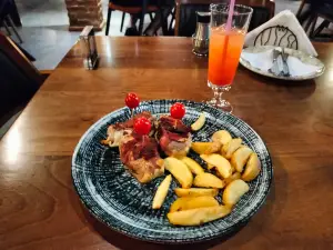 Dolna Porta Restaurant & Lounge