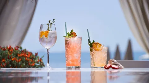 Lush Beach Bar Resto in ラルナカ