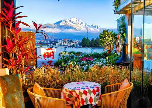 The Rooftop Bistro & Bar Lijiang (On the top floor of Date Jade Dragon Snow Mountain view guest house)