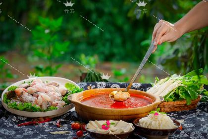 亓卉布依酸笋牛肉土菜园