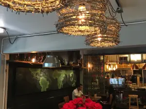 Gray 18 Cafe