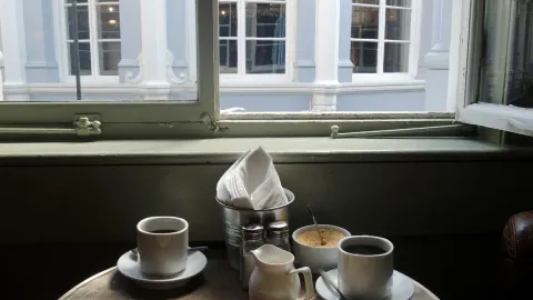 Crumbs Kitchen in 카디프