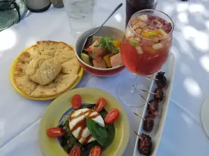 Santiago's Bodega