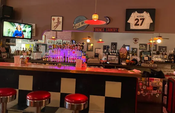 Blue Moon Bar & Grille