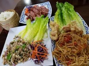 2 Rim Khong Restaurant