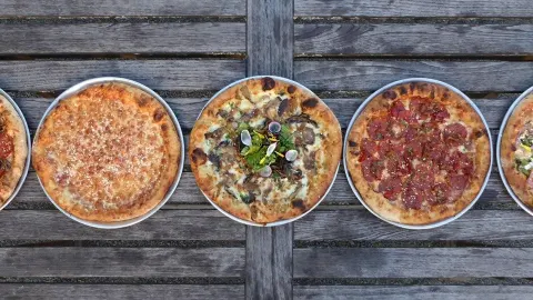 Alder Wood Bistro and Wood-Fired Pizza in 세킴