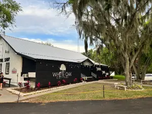 The White Oak Cottage - Bistro & Boutique