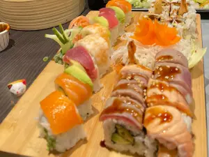 PEEPO & KISU SUSHI