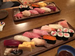 Yoroshiku Sushi