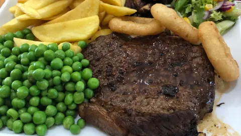 Abercamlais Arms in ブレコン