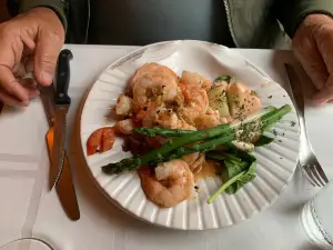 LaBinnah Bistro