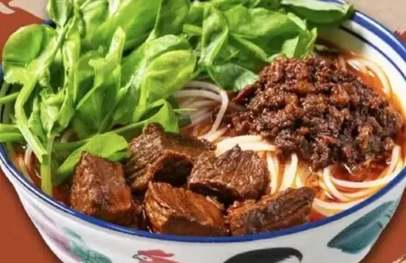 張姜姜生燙牛肉米線