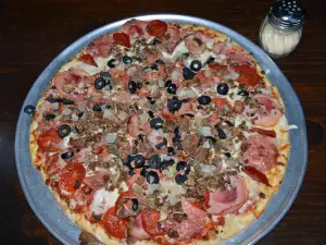 Mia & Pia's Pizzeria & Brewhouse