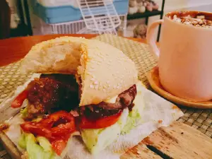 MM's Bunny Cafe