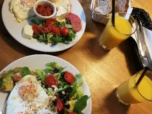 Giselle Cafe Bistro