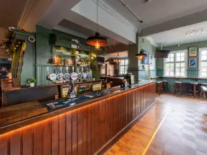The Oak in Grays