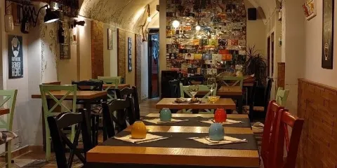 La Madeleine Café