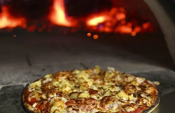 The cave wood fired pizza bar