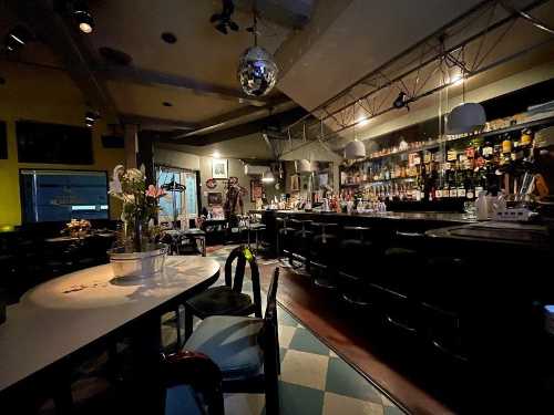 Piano Bar Moon Glow