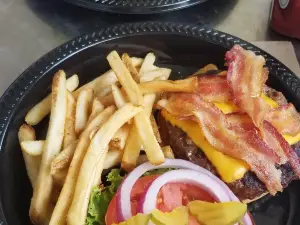 The Grill at Clemson Marina