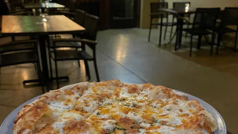 1882 Grille in 얨힐 카운티