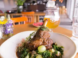Stracta Bistro