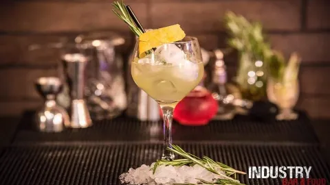 Industry bar and food in リマソール