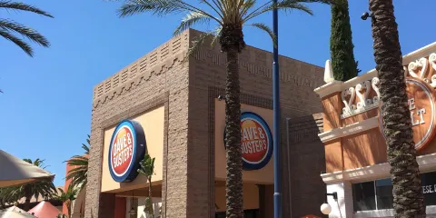 Dave & Buster's