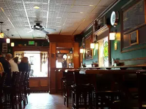 Irish Eyes Pub