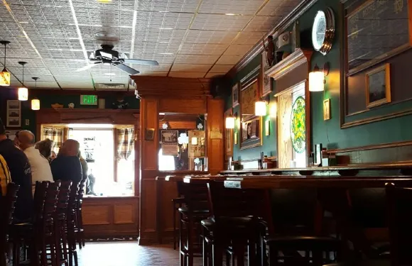 Irish Eyes Pub