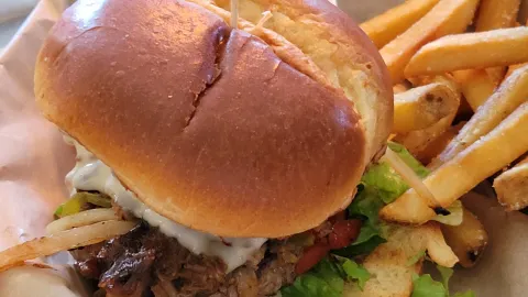 The Bantam Kitchen & Cooler in 雷丁