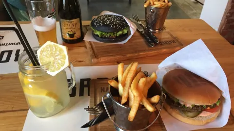 Brooklyn, burgers and coffee in ตูย์เมน