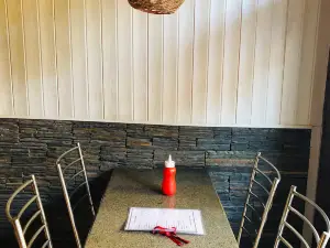 Mom's Kitchen kasauli